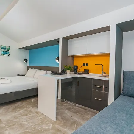 Penthouse With Hot Tub In Apartment Athens