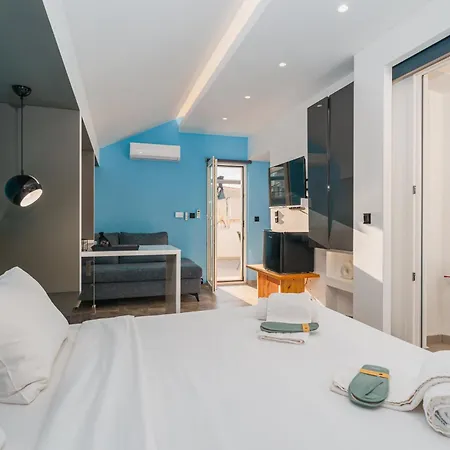 Penthouse With Hot Tub In Apartment Athens
