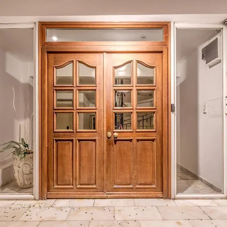 Penthouse With Hot Tub In Apartment Athens