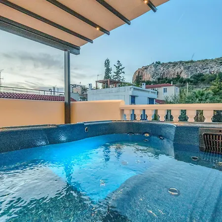 Penthouse With Hot Tub In Apartment *